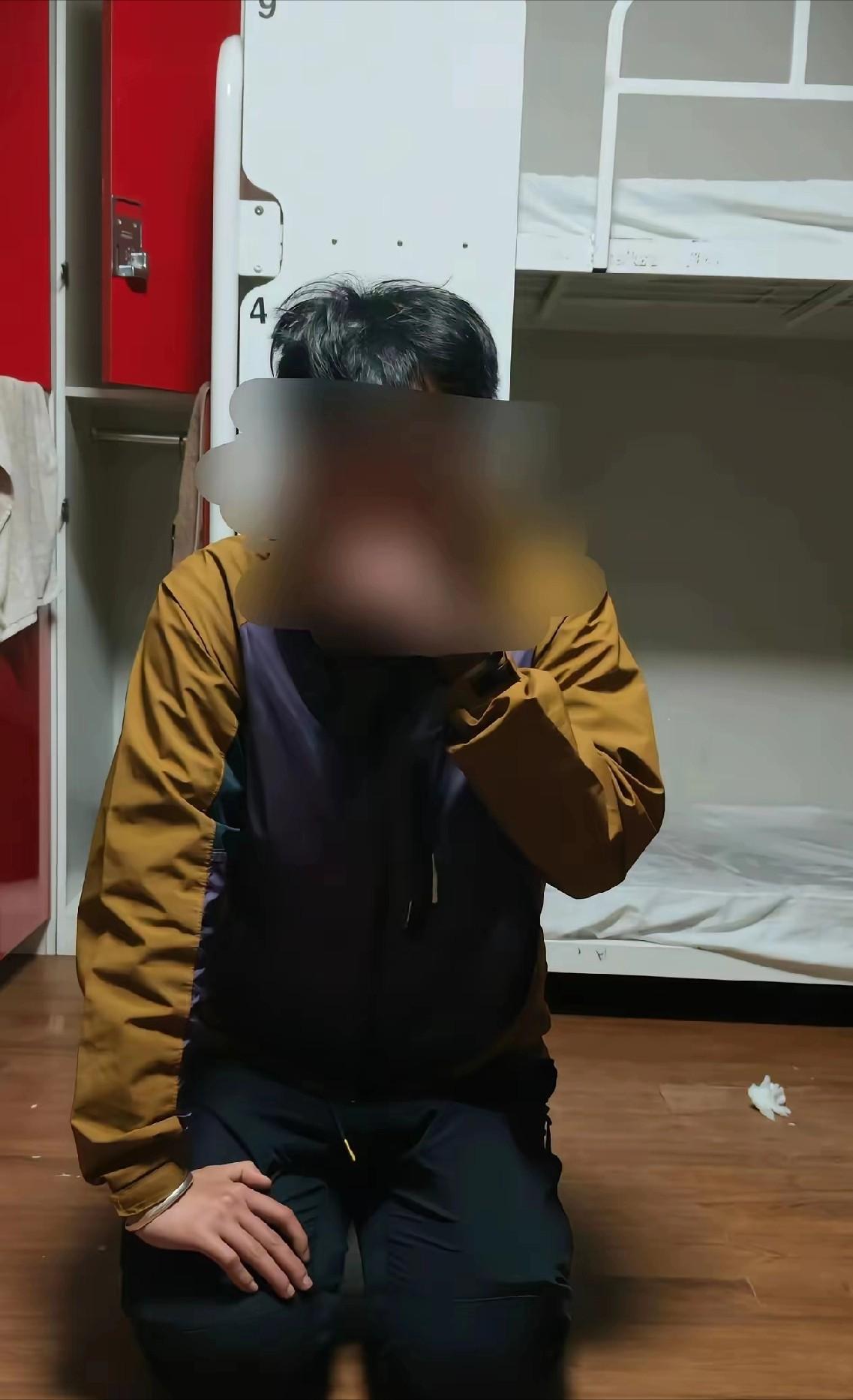 一个22岁的中国女孩，在韩国的青旅里醒来，发现自己的身上、脸上、头发上全是别人的