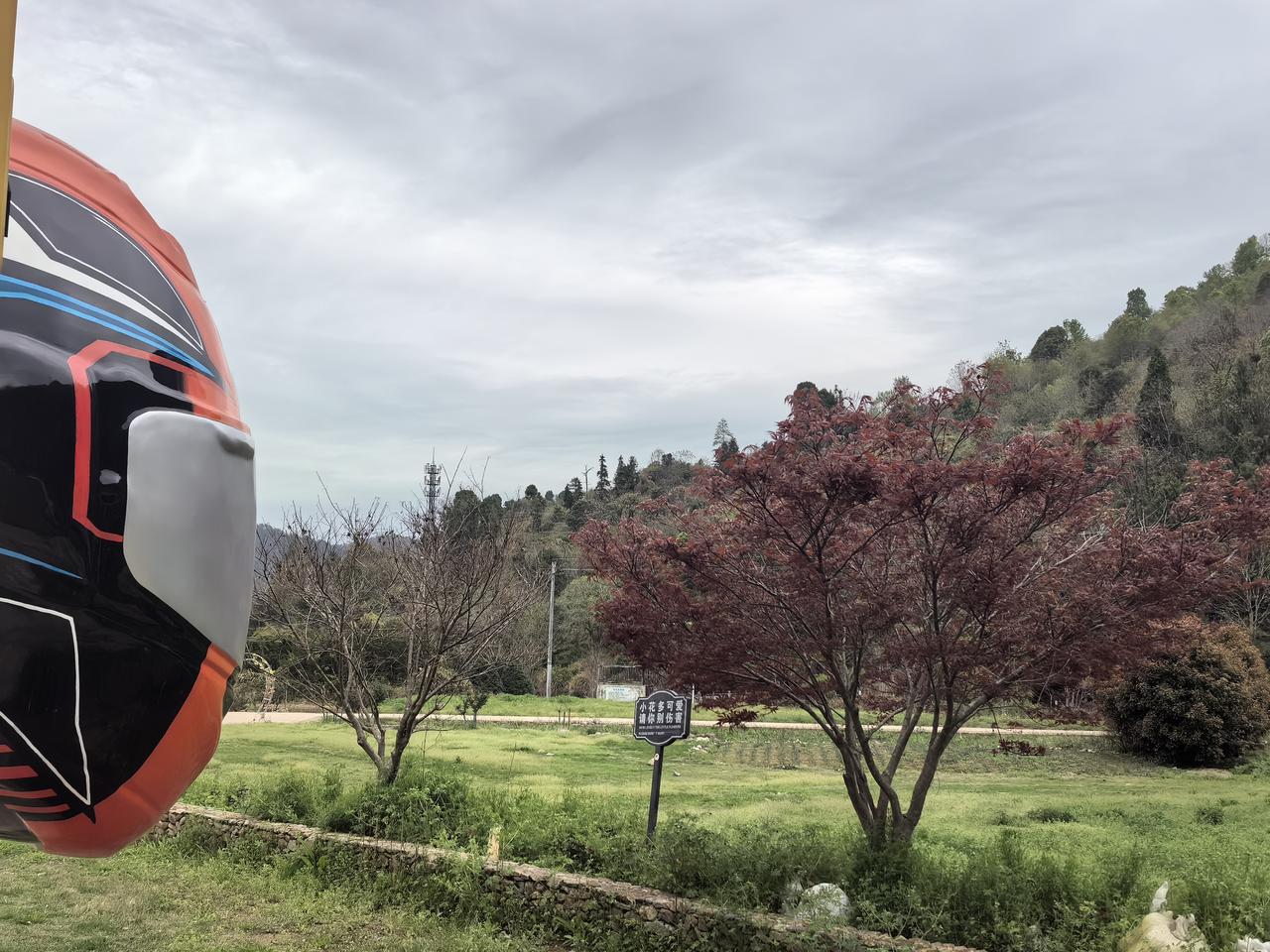 【热评】要用看热闹的心态对待彩票中奖新闻穿厂服男子买彩票中6715万近日，