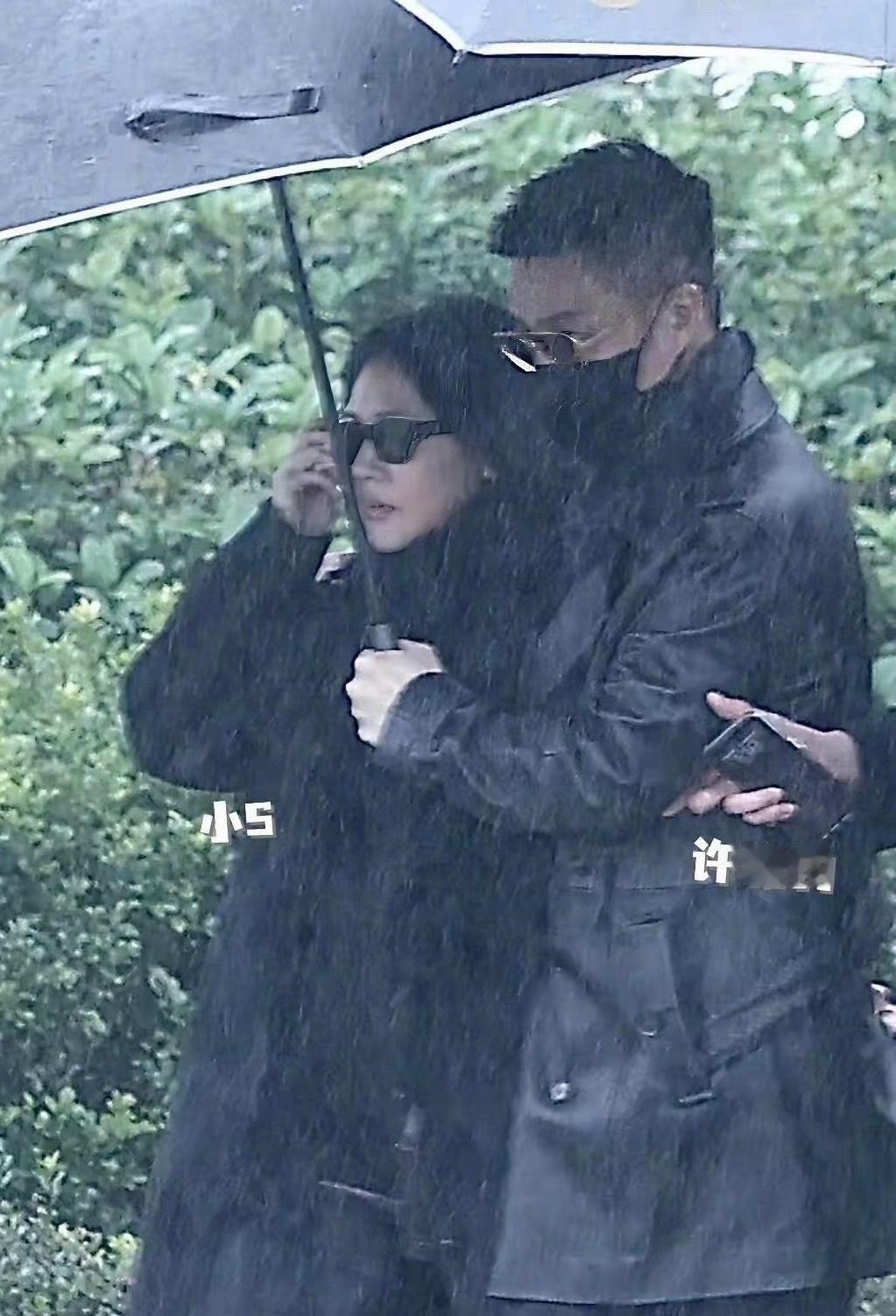 许雅钧这人还挺体面，被传外面无数莺莺燕燕，但S家有事，他都会陪伴在徐熙娣旁边。