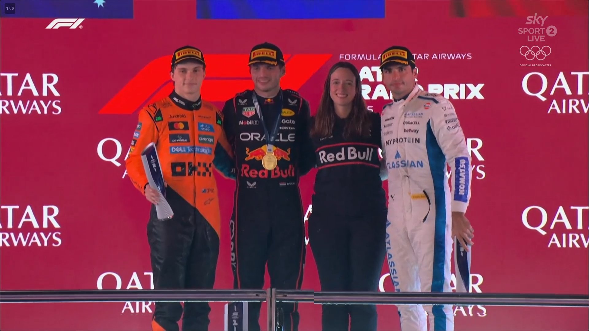 维斯塔潘的争冠路上，红牛策略女王居功至伟。（最后一张是第7圈，当安全车出动时的直