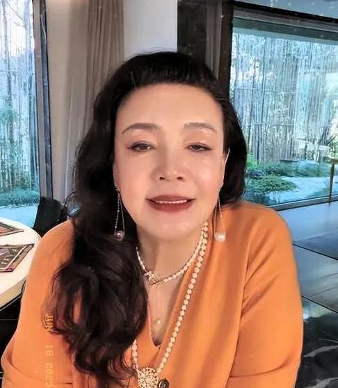 选妈选张兰还是黄春梅？看俩人处事方式差多少？真实事情记录网上这几天都在讨论张兰
