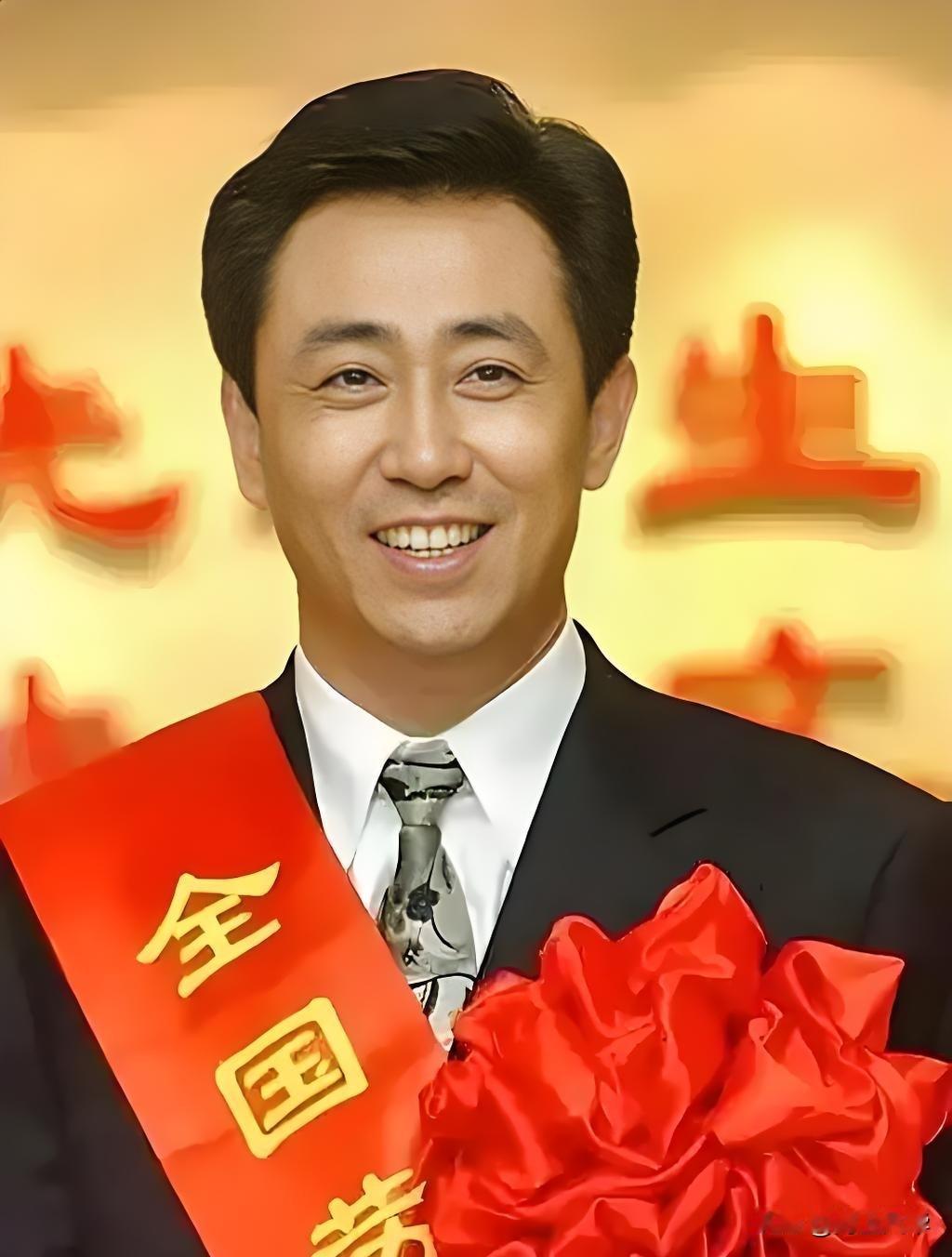 姜还是老的辣，我问我爸，许家印为什么会走到今天这个地步我爸放下茶杯说，因为他不