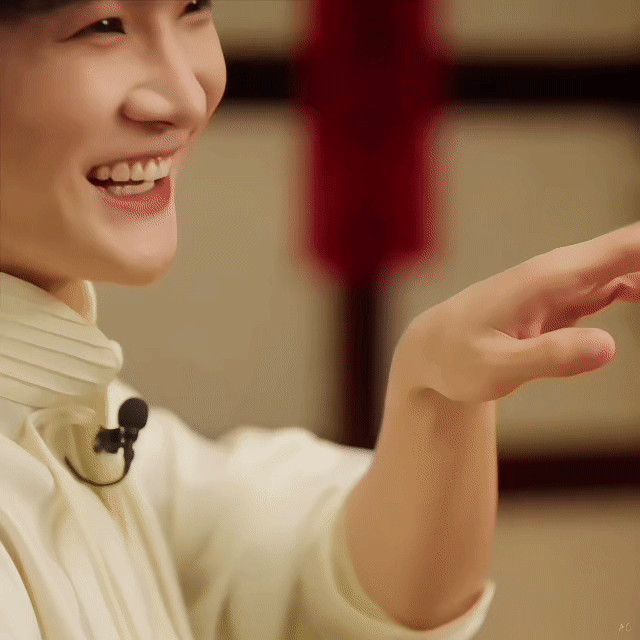 周深周深今年看的第一场雪【圈宝和米说晚安】踏过风暴与呼啸，穿行星河之外，俯