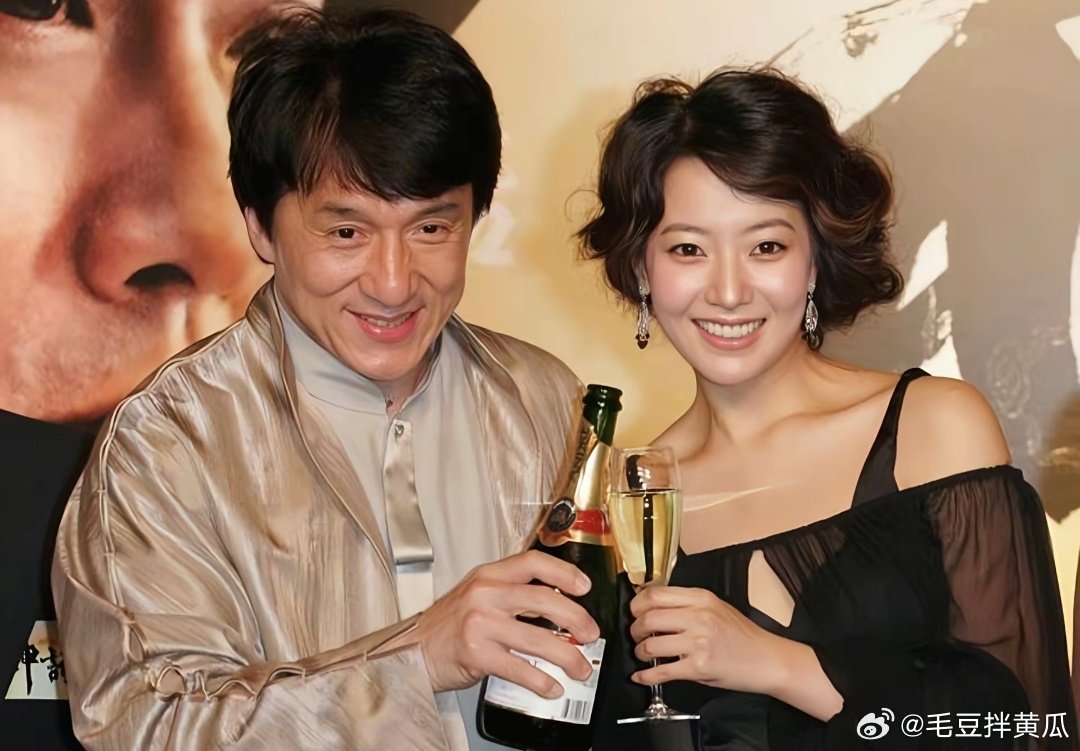 金喜善来华收到成龙视频祝福电影结局的遗憾难以释怀，好在成龙与金喜善时隔多年再度互