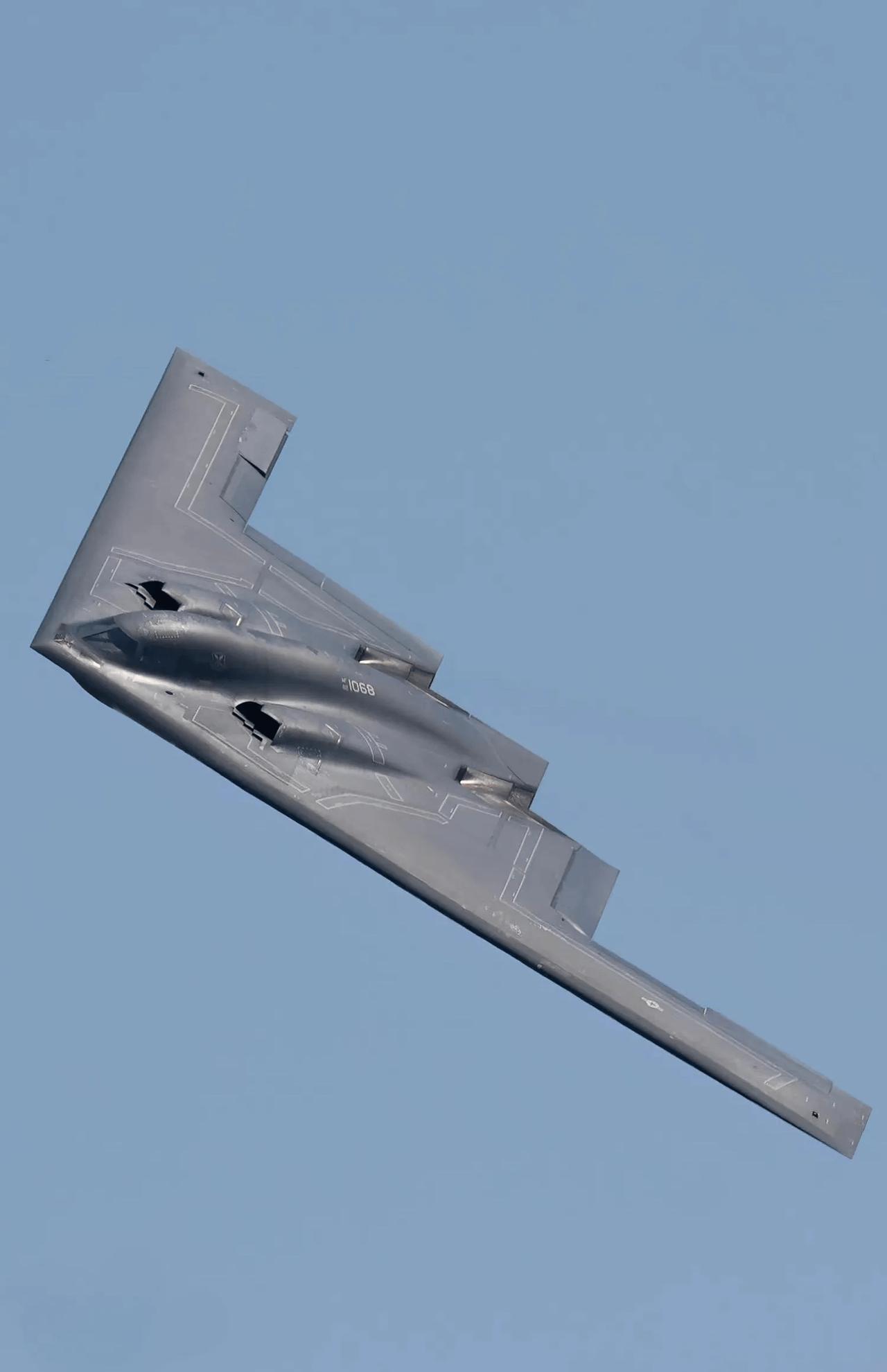 致命短板！B-2隐身神话被戳破，一旦被发现难逃被击落别再迷信B-2隐身轰