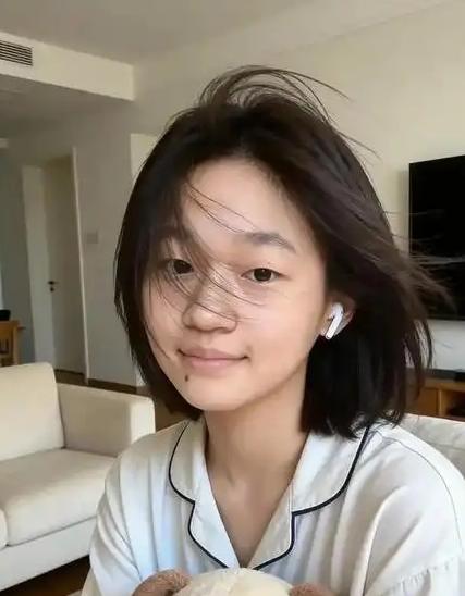 19岁的全红婵，凭一件事狠狠回击了所有质疑。全红婵长开了。短短一句话近来