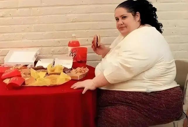 美国人日均糖分摄入量高达77克，而中国人日均吃糖量仅约9克。美国人一天吃掉的糖，