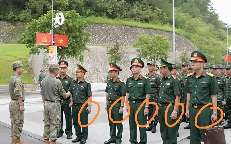看到这张图片有两点感慨，第一，越南的官兵区别还是很大的，不管是着装还是穿戴，一眼