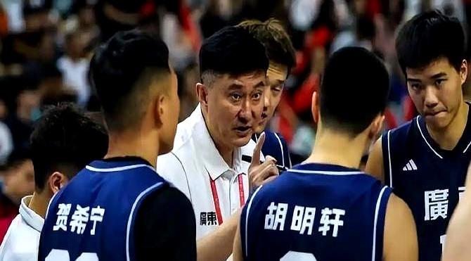 广东男篮全运会夺冠后，奖金分配方案终于出来了。总奖金是七位数，按贡献度和出场率分