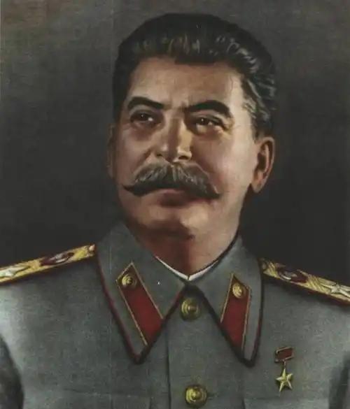 斯大林到底有多让人害怕？1934年，基洛夫被暗杀后，斯大林借机扩大打击范围，