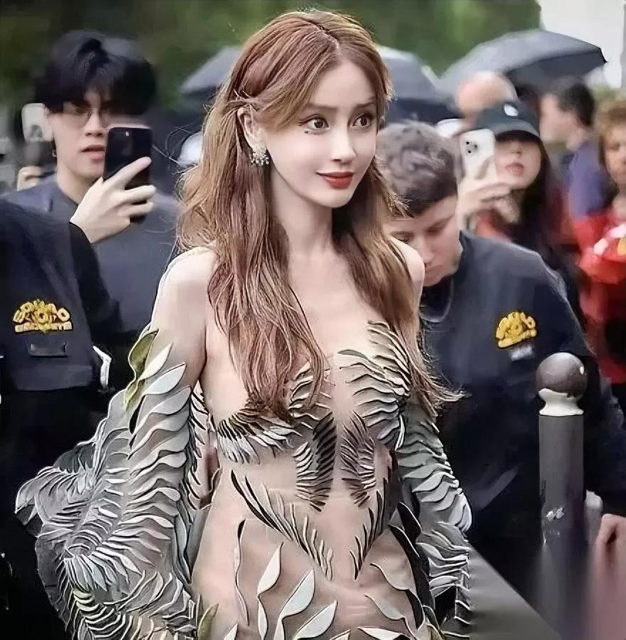 杨颖离婚后没人敢娶真不是因为黄晓明掺和啊。关键是现在她的状态，普通男人真