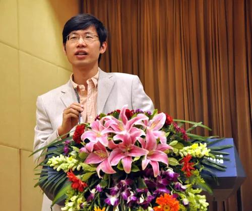 清华原博导郑毓煌说了句大实话：不妨直接调整现有院士制度，明确划分学术研究与荣誉头