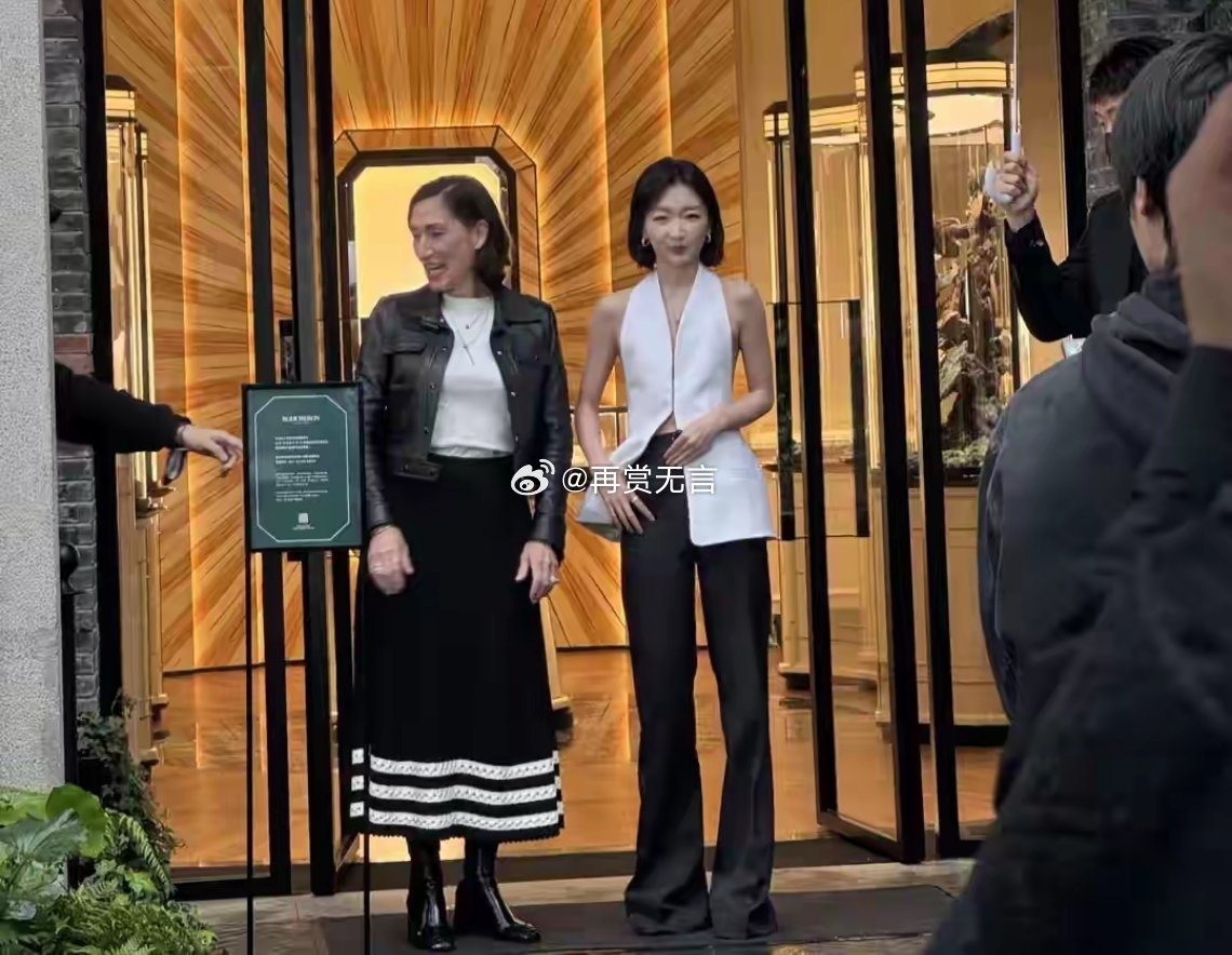 电视剧上看好壮，真人好小只，旁边壮的好像一头牛。