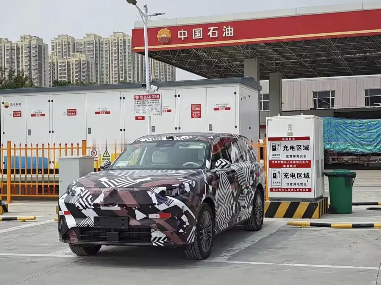 魏牌新旗舰SUV谍照曝光！这气场够足吗？日前，长城在归元技术平台发布会上透露了