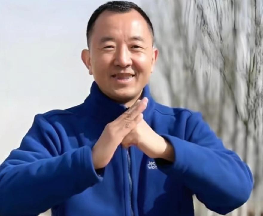 陈行甲去年年薪73万，深圳恒晖公益基金会副理事长，比理事长王盼桃69.5万高，二