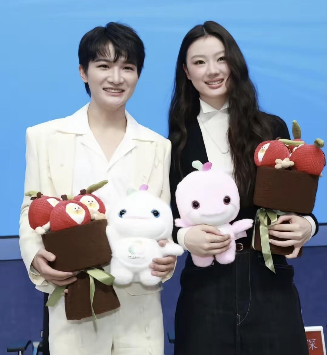 《天海一心》这首歌，如果把单依纯和周深，换成韦唯和刘欢，会唱成什么？最近话题