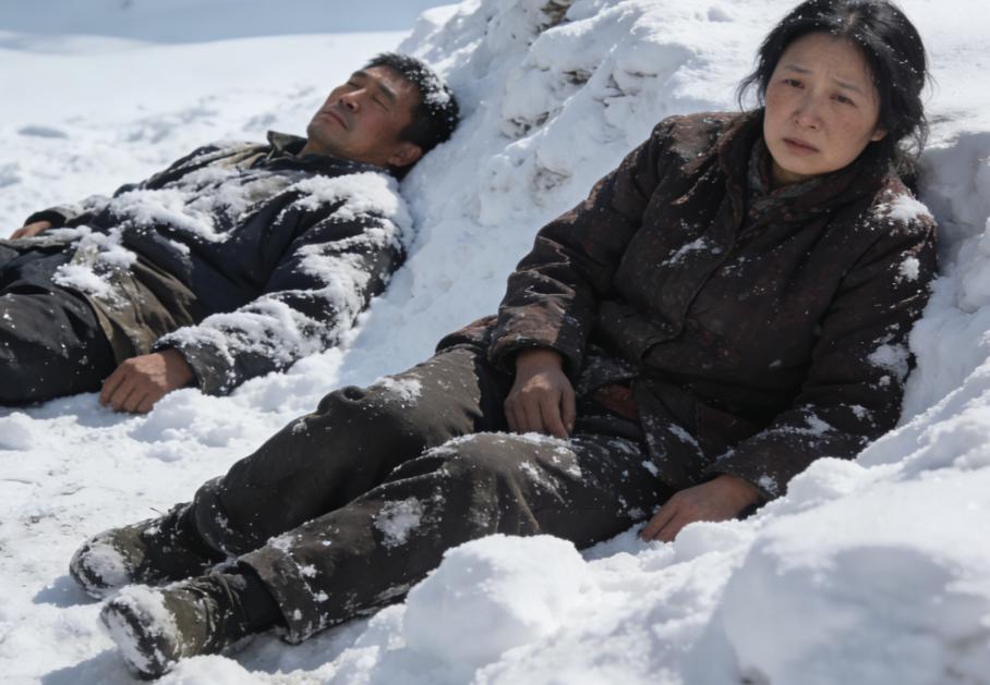 两口子吵架有啥问题都说出来，别赌气出门，出了事算谁的？这不是，老丁头跟他的媳妇