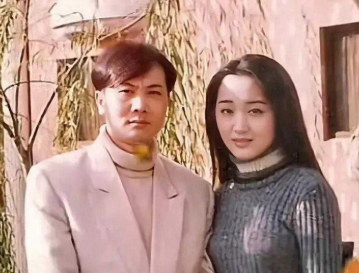 赖文峰真该低调！当年坑惨杨钰莹了他本来应该懂得低调。当年那段感情，杨