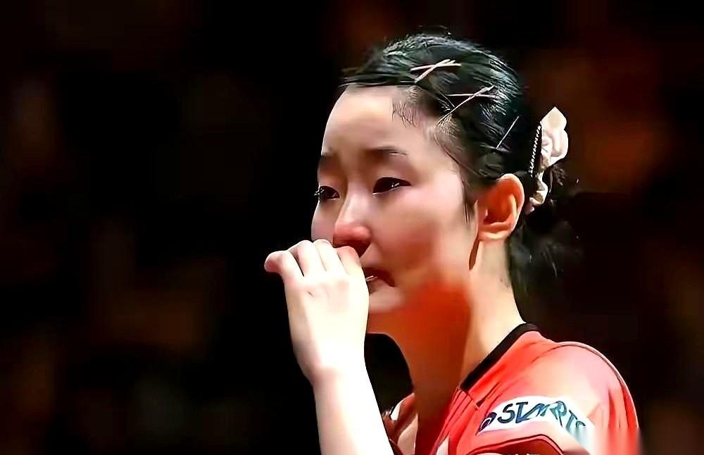张本美和这小妮子，确实已经悄无声息地坐稳了日本女乒的头把交椅。球台前，她能生生
