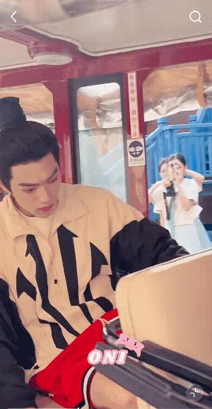 许凯出妆后模样真漂亮，一个男人用漂亮来形容，可见长得多么俊俏，五官好立体，皮肤又