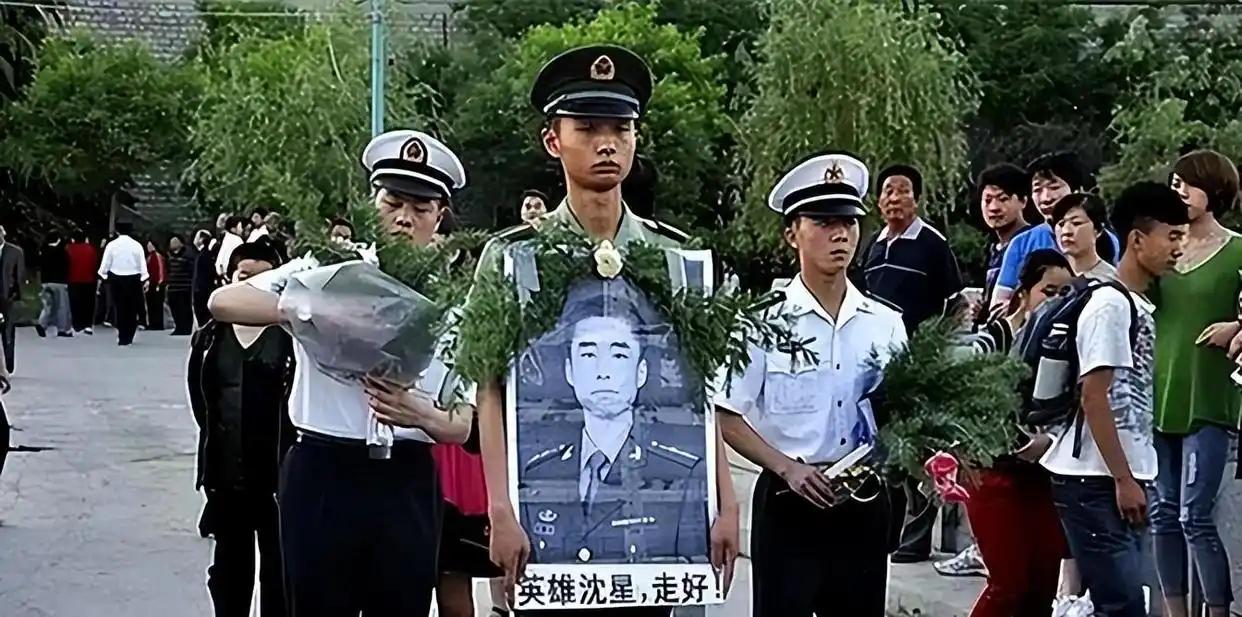 2012年，一名军人请假回家探亲，但超过假期后却一直没有返回部队，上级为此打电话