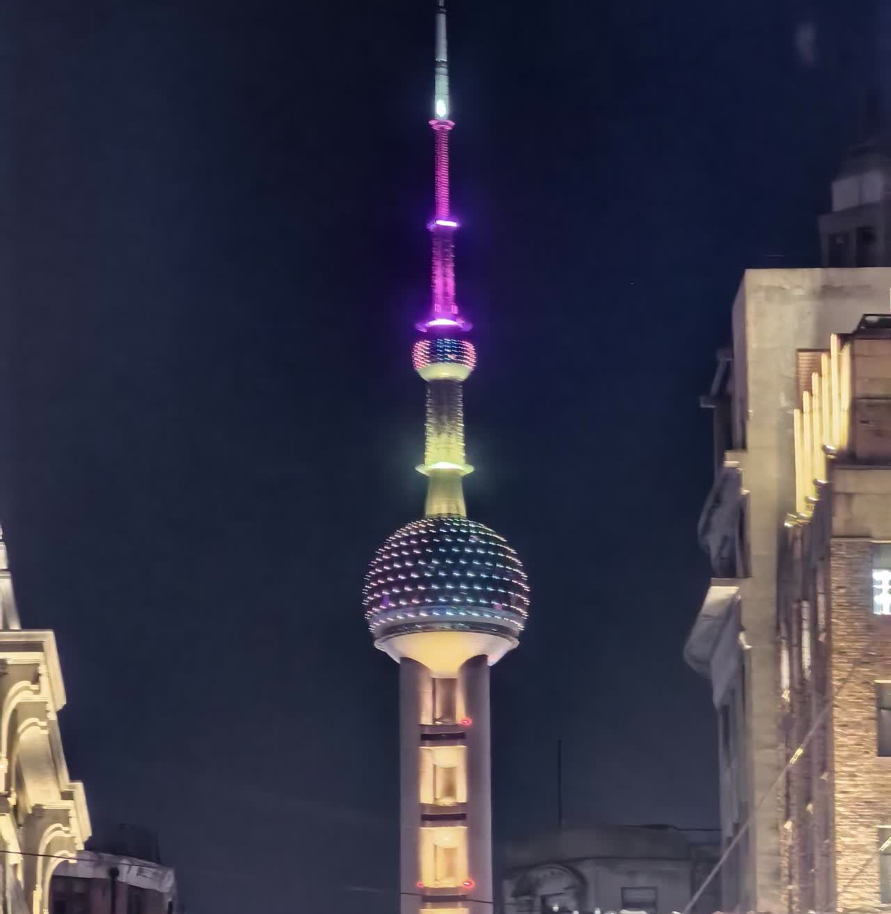 就在今晚申花将失去联赛领头羊位置。成都对上港不论谁赢或平，申花都