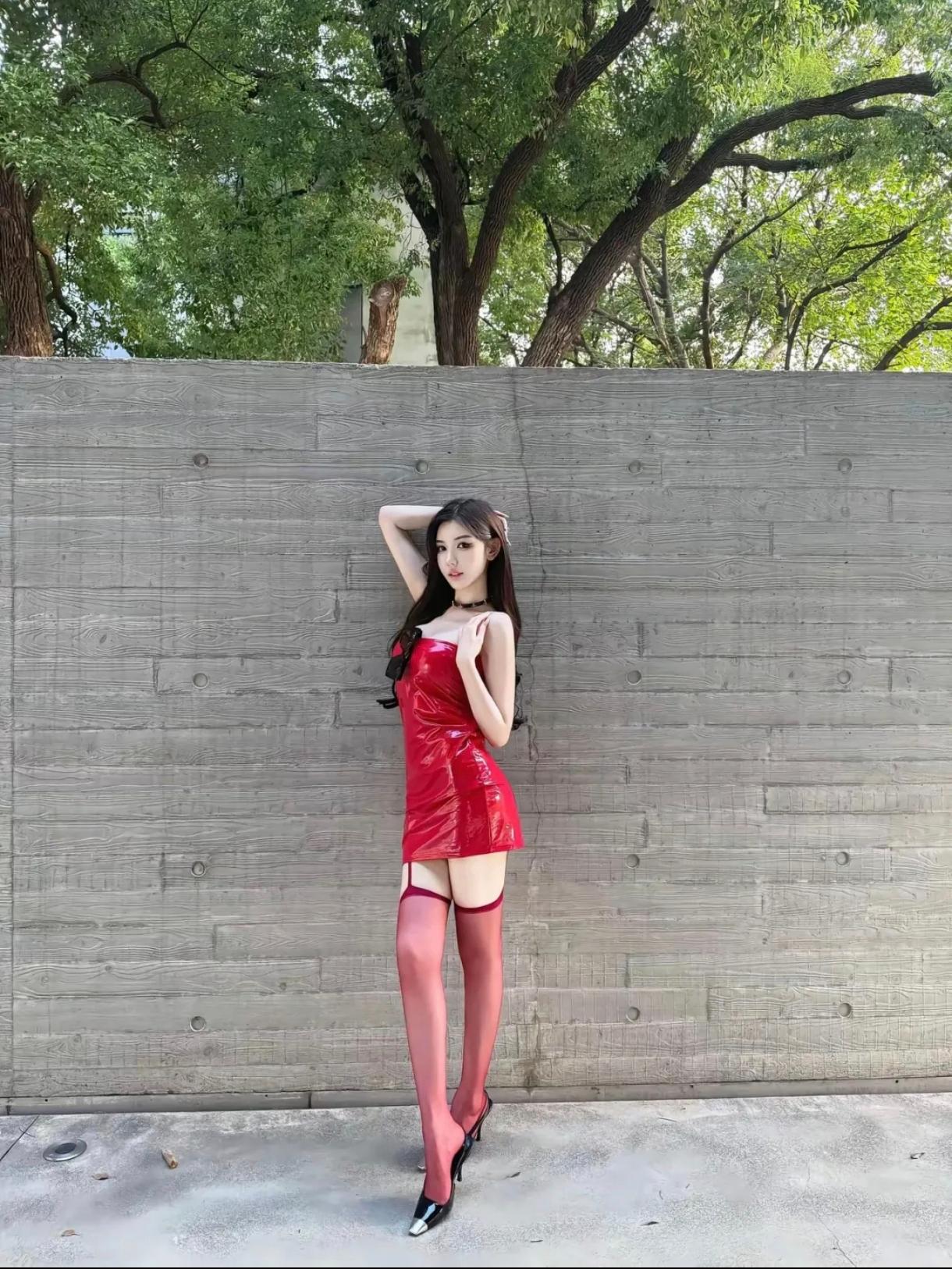 美丽的红裙，红🧦，姐姐！红裙姐姐红裙女神红裙户外照红衣大美女