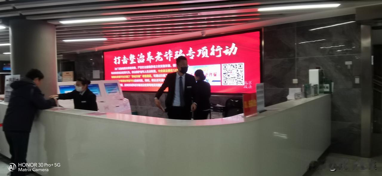 昨天办完了一件大事，我们夫妻名下的一套房产，以买卖形式过户到了儿子名下。