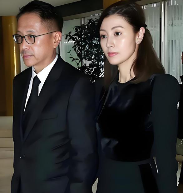 当年顶着全城压力非要迎娶港姐冠军李嘉欣过门的富家大少许晋亨，不仅惹得老父亲雷霆大