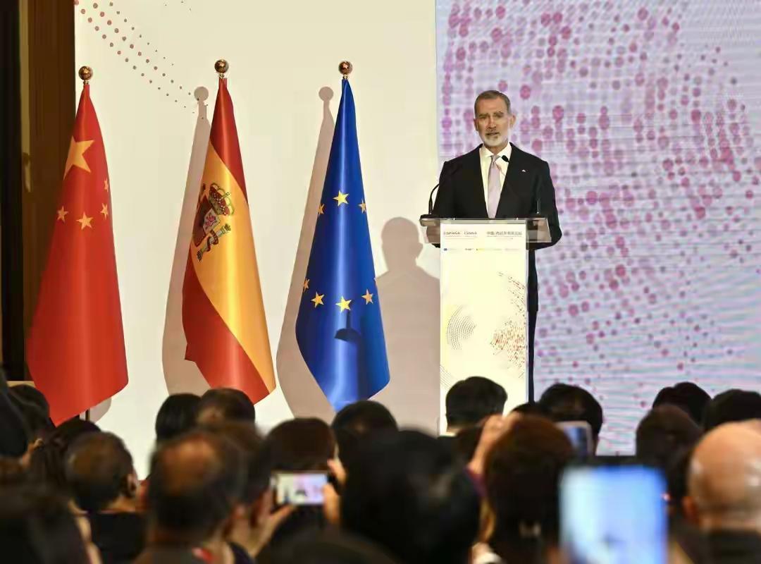 硬刚美国后直奔成都！西班牙国王携王后访华，18年后再访藏600亿实在福利咱