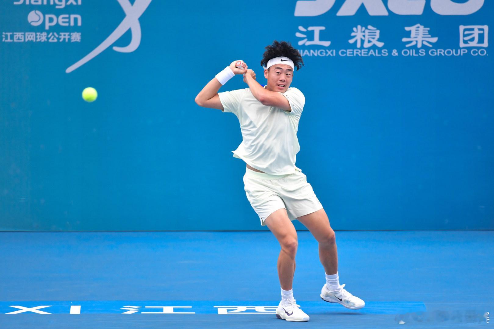 黄泽林首夺挑战赛冠军🏆ATP挑战赛九江站决赛，中国香港球员黄泽林以7-57