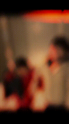 梁靖崑在成都刻苦训练，好大儿却生病了。这应该是周末妈妈又带出去玩了，看着像在酒