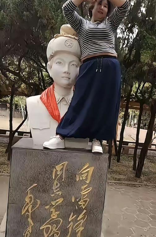 一张照片拍出来，可能只是一秒钟的事，但这次真正让人不舒服的，并不是拍照本身。画