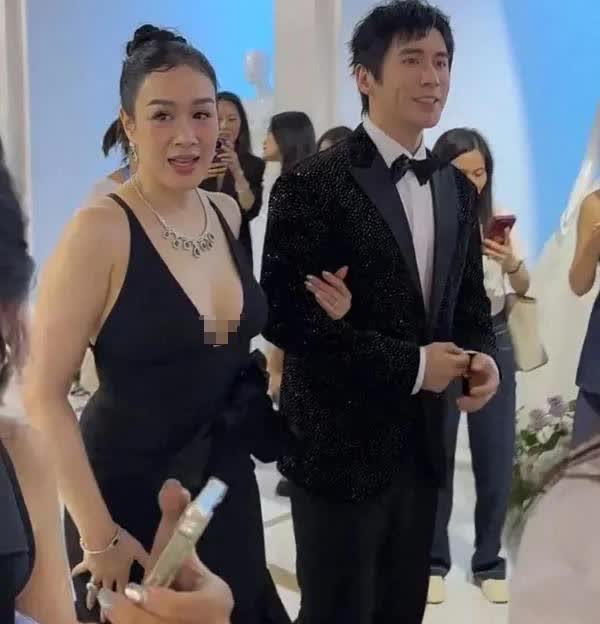 张伦硕跟钟丽缇在一起，到底亏不亏？钟丽缇应该不觉得自己亏，不然早就不干了
