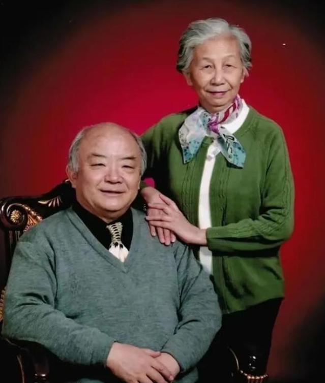 2018年，北大教授钱理群和妻子同时患癌，而妻子更是被告知只有4个月的生命了，她