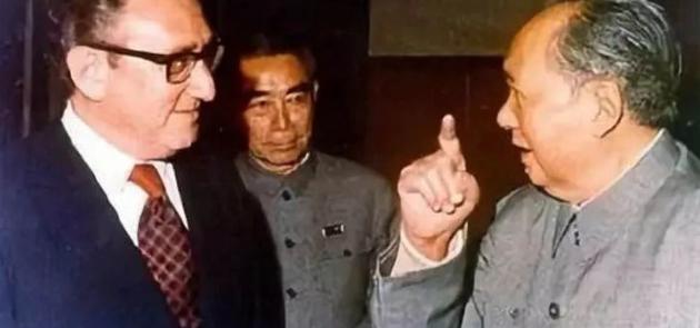 1975年，基辛格最后一次面见毛主席，聊到台湾问题时，主席说出短短八个字，直接