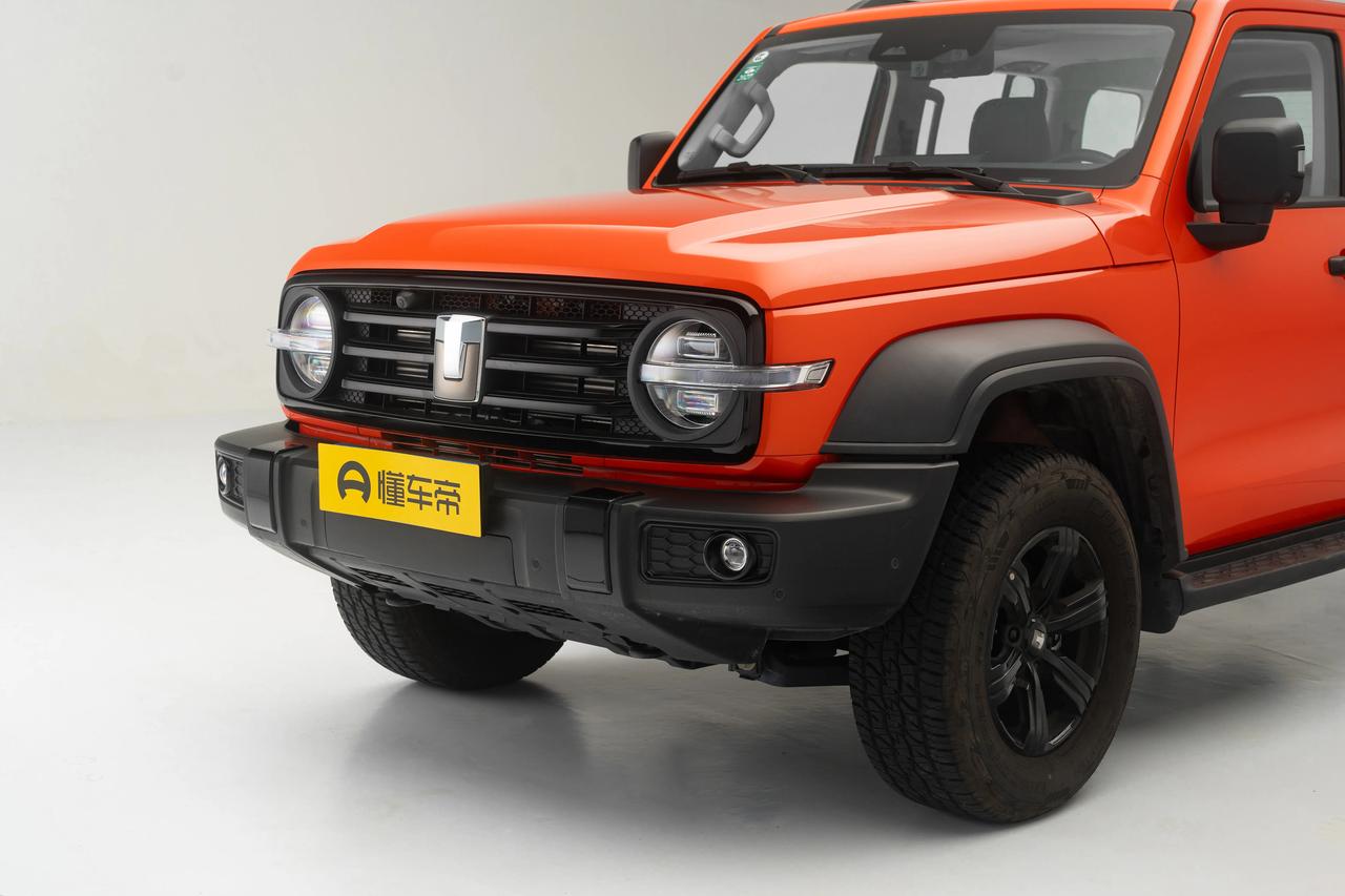 坦克300的火爆让其二手车市场热度居高不下，但硬派越野的属性决定了它不是“闭眼入