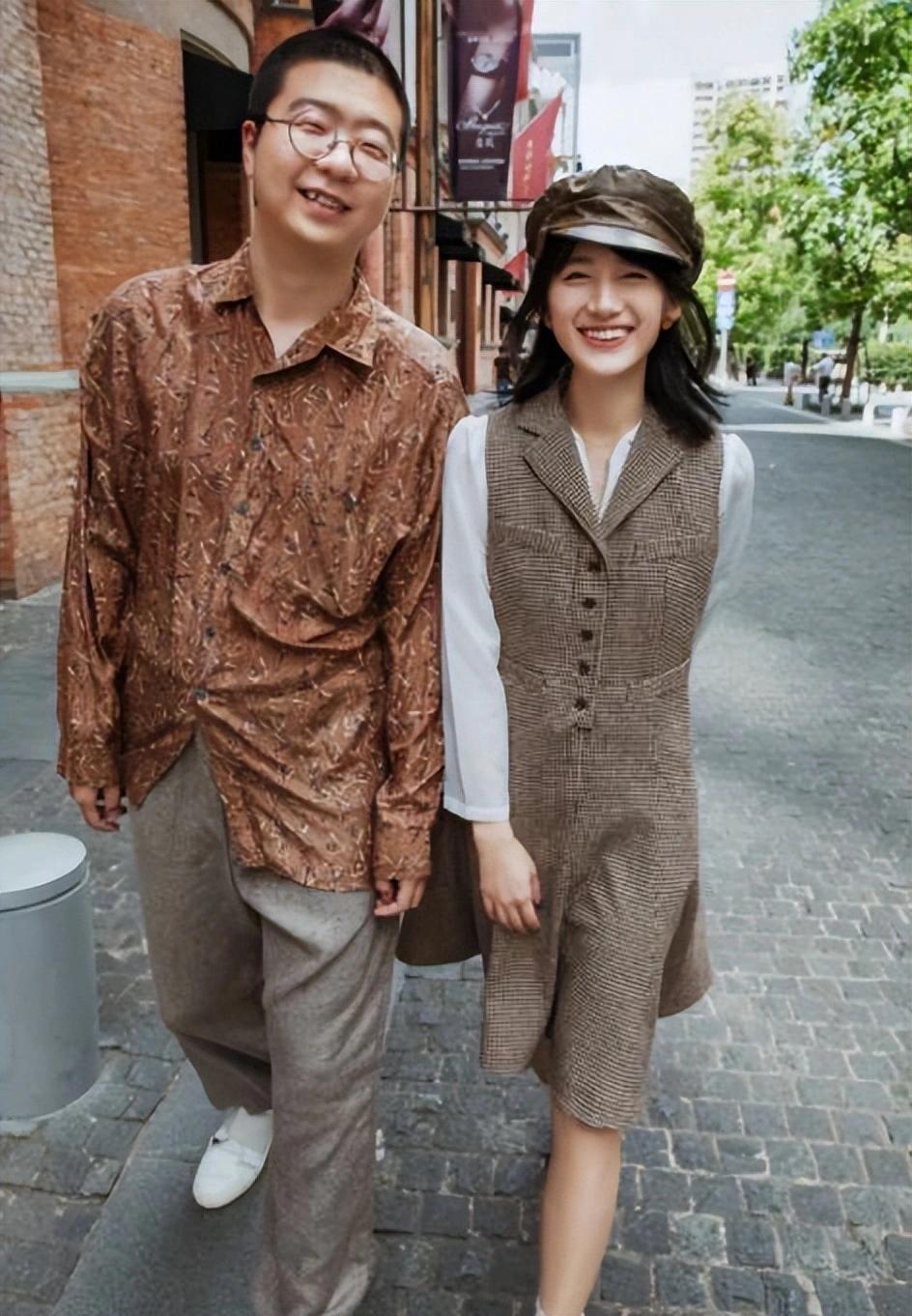 不得不说，李诞前妻黑尾酱的颜值可是一点也不输当年的王祖贤，就连微笑时突出的大门牙