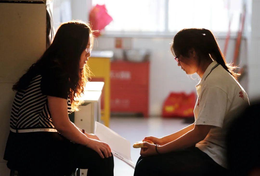 当下社会的家庭观念正在发生变化，比起00后恐婚、90后低生育的现象，曾经热衷于鸡