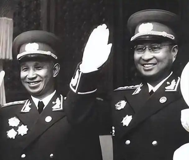 粟裕根本不会打仗！”1958年，陈赓大将进京开会，竟然看到有人大放厥词，陈赓当即