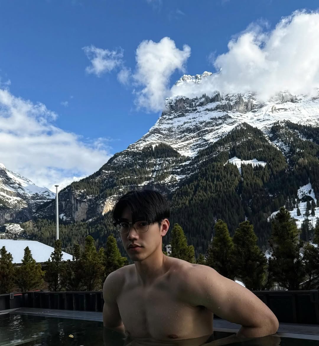 雪山底下泡温泉，泰国男演员Thime帅出新高度