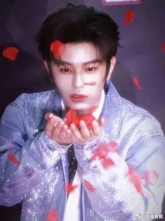 丁禹兮满分学霸男丁禹兮没出现之前我简直在乱写他用优秀证明“学霸”不止成绩，颜值