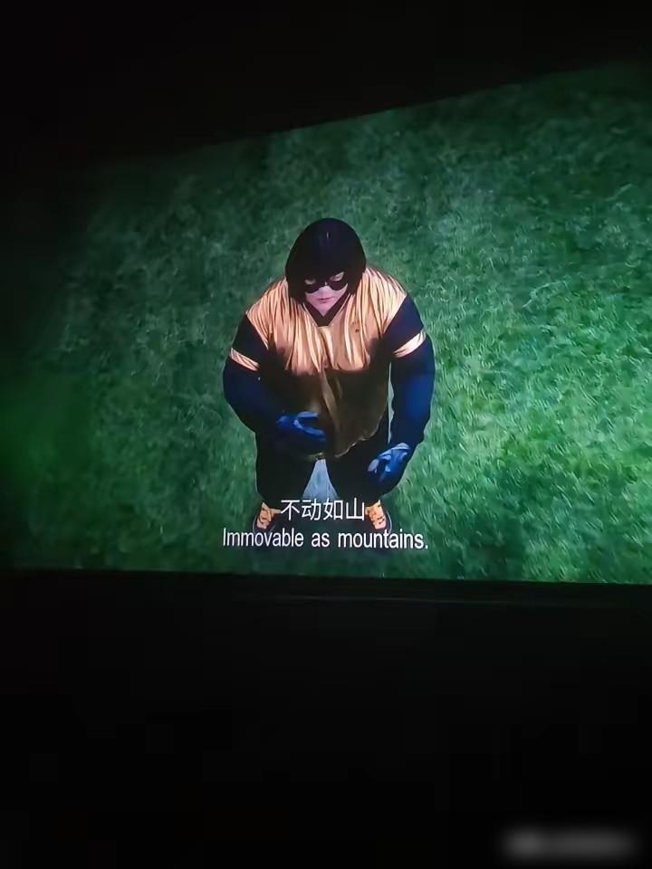 如果大家不喜欢看周星驰的《功夫女足》那么可以去看内地第一女导演贾玲的《转念花开》