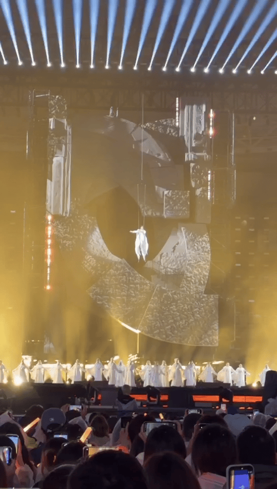 陈楚生开场威亚陈楚生开场从天而降以为是来听歌的，结果是来看“神仙下凡”的。陈楚