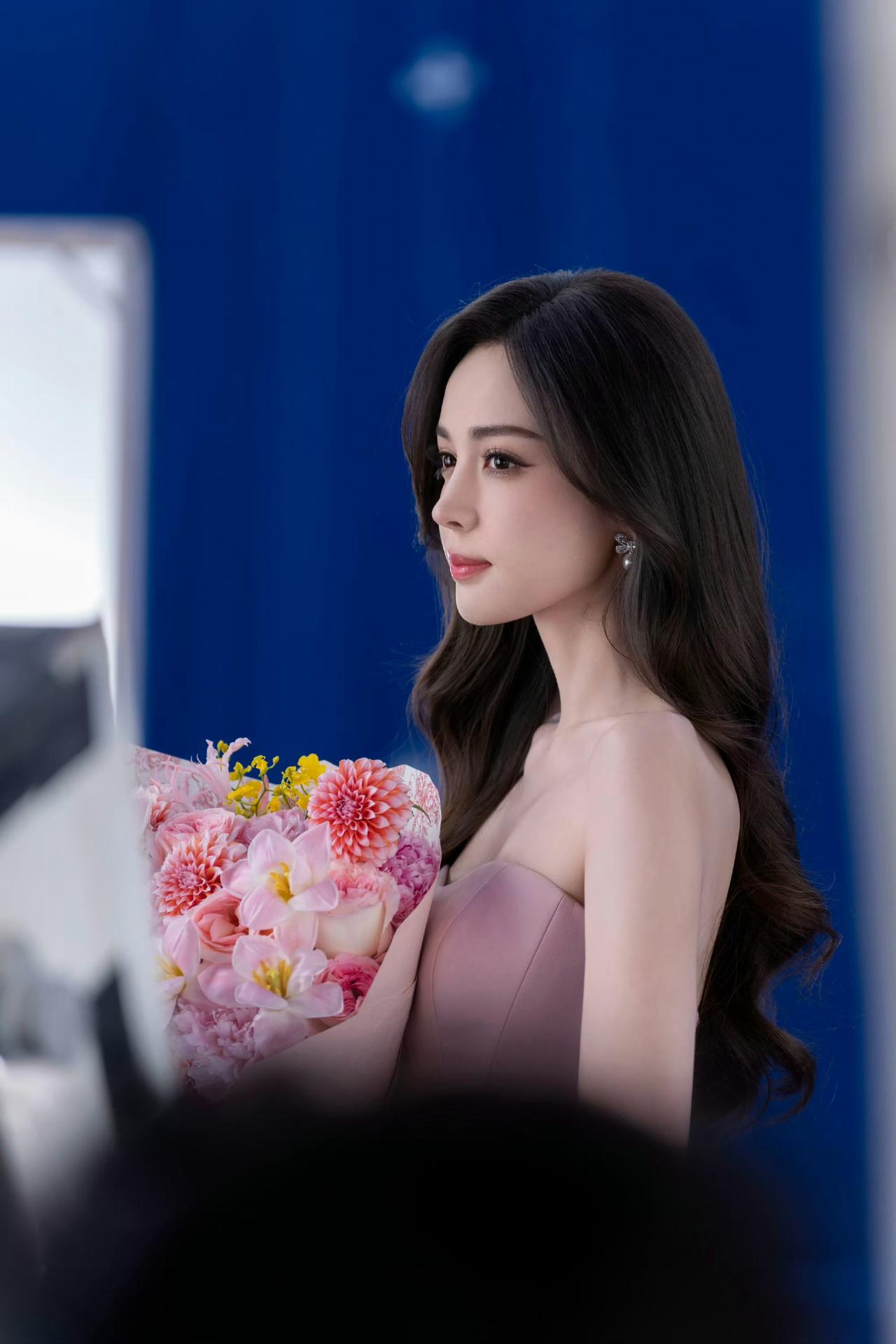 和娜扎一起用鲜花说爱😘古力娜扎