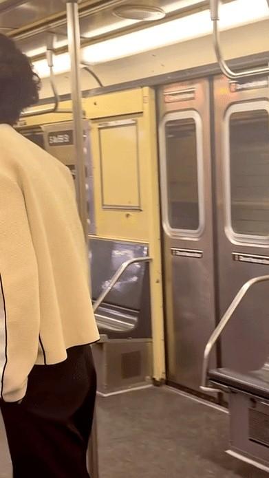 王一博坐地铁，怎么就成了个现象级事件？他自己解释过，偏爱14号线是因为堵车时