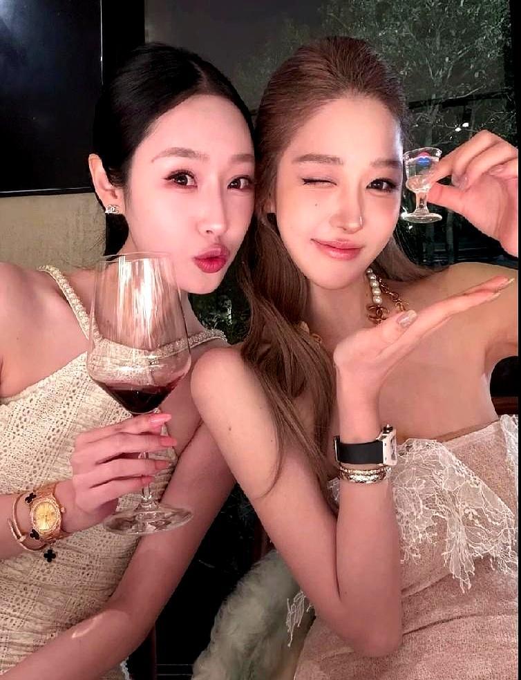 方丈直播间一句“确实离了”，全网都等着看巴扎嘿的笑话。表面上都是兄弟，背地