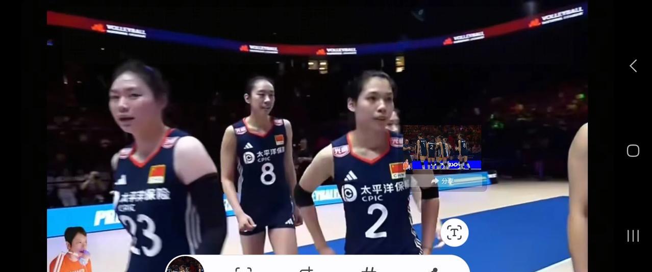 第二局中国队25-22胜！必须赞一下赵勇的果断换人！必须赞一下换下小宇在二号位