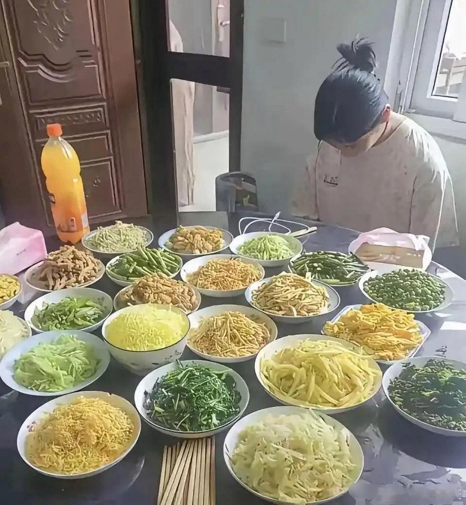 这是家里来穷亲戚了吗？​​​