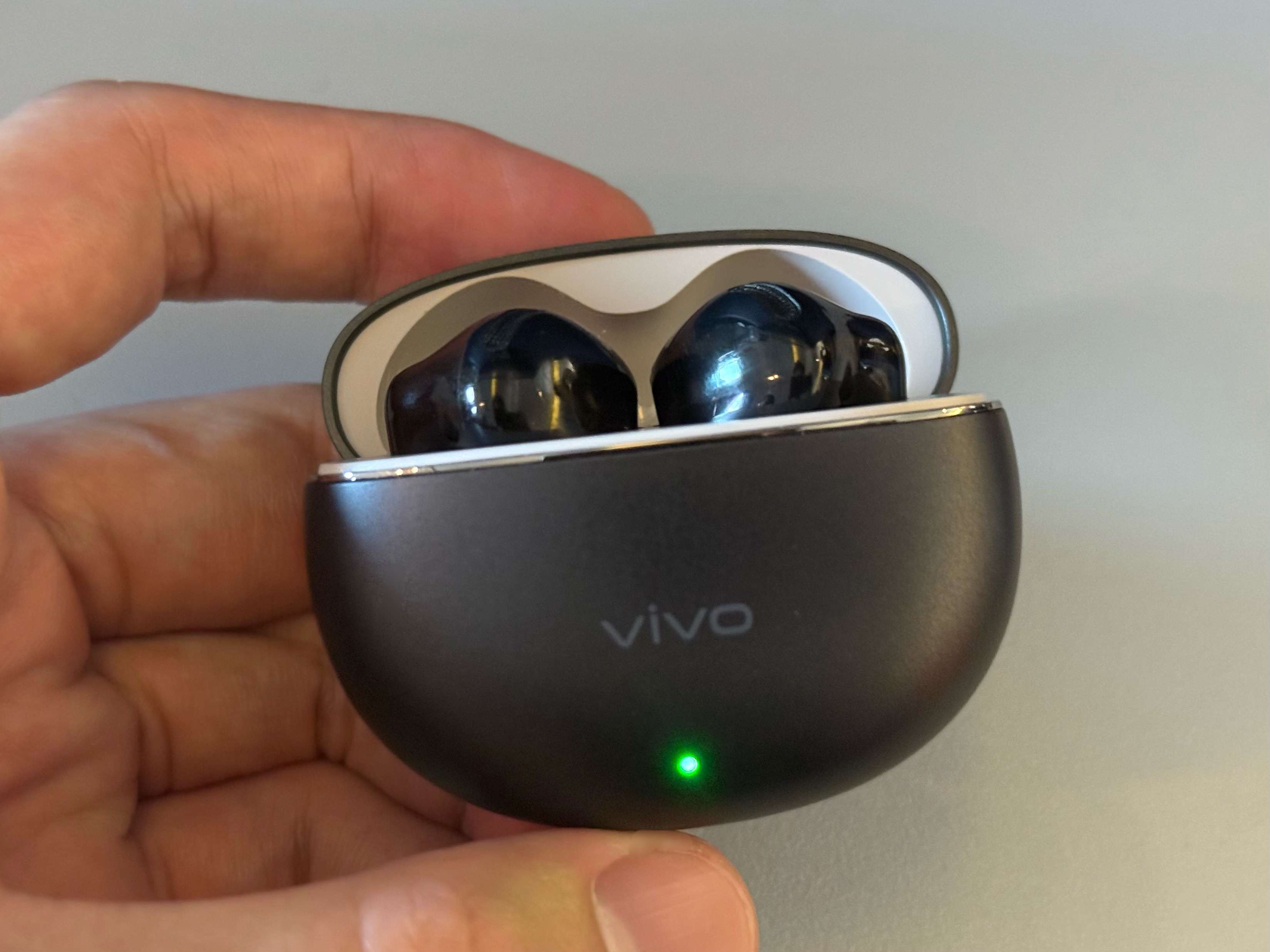 自从我的AirPods4丢了一只耳之后紧急换的这个vivo竟然意外的好用[捂脸哭]